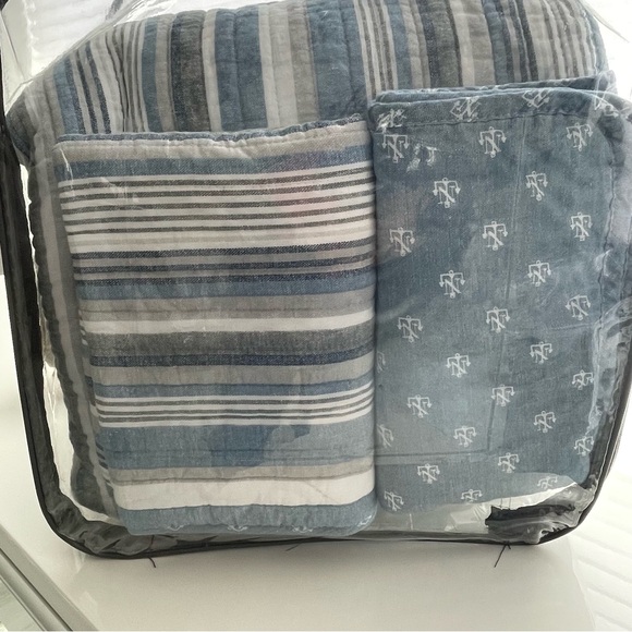 NWOT 🦋 Bedspread & 2 std. shams | Full/Queen - Picture 8 of 15